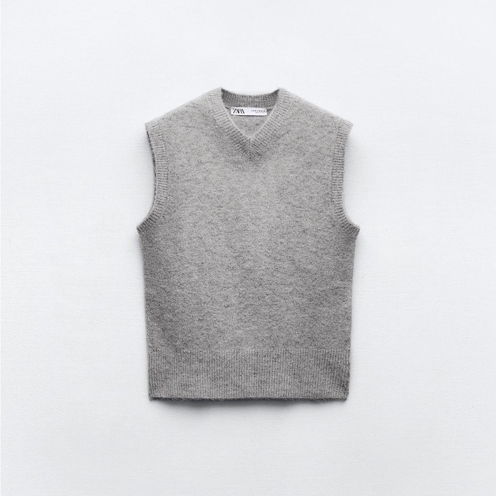 Zara Women’s Light Grey V-Neck Sleeveless Knit Vest